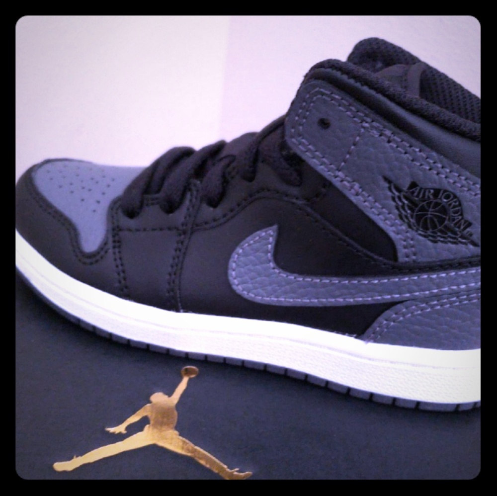 **SOLD** Kids, JORDAN 1 MID BP